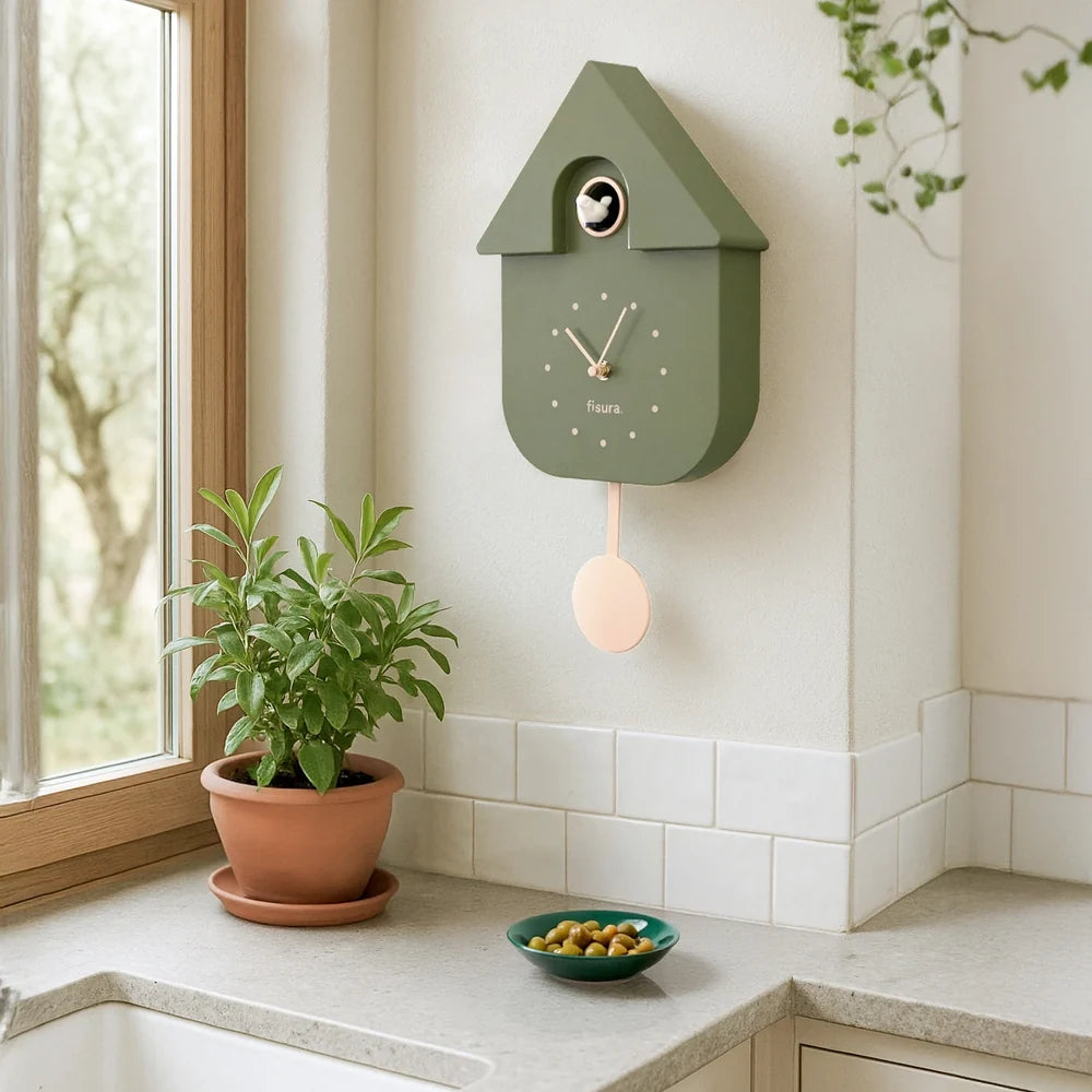Fisura Koekoeksklok Modern Cuckoo ABS - Olijf Groen die omhoog hangt in de keuken